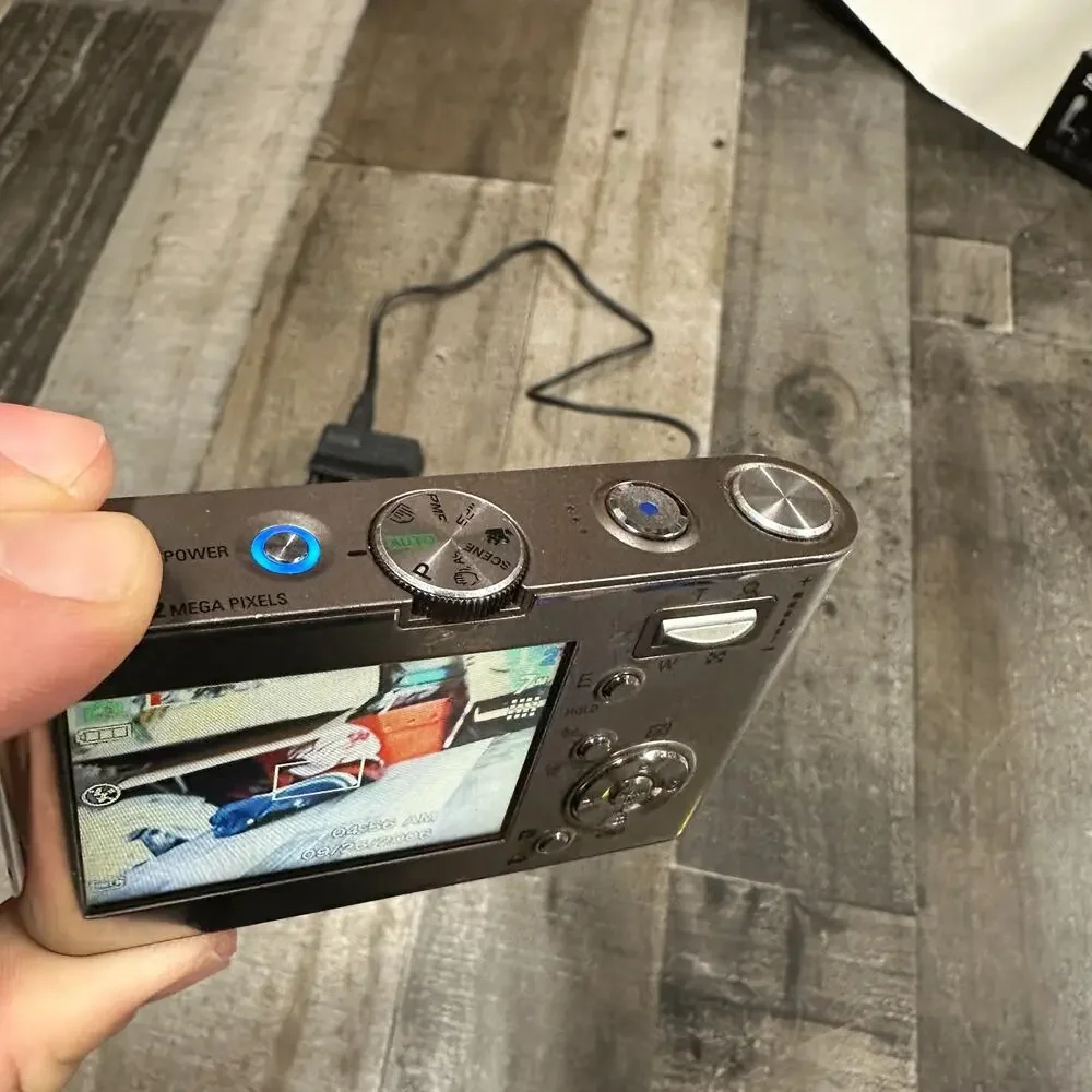 Samsung‎ NV3 7.2MP Digital Camera Silver - Tested with CHARGER